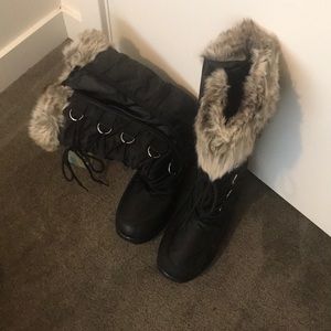 Snow boots